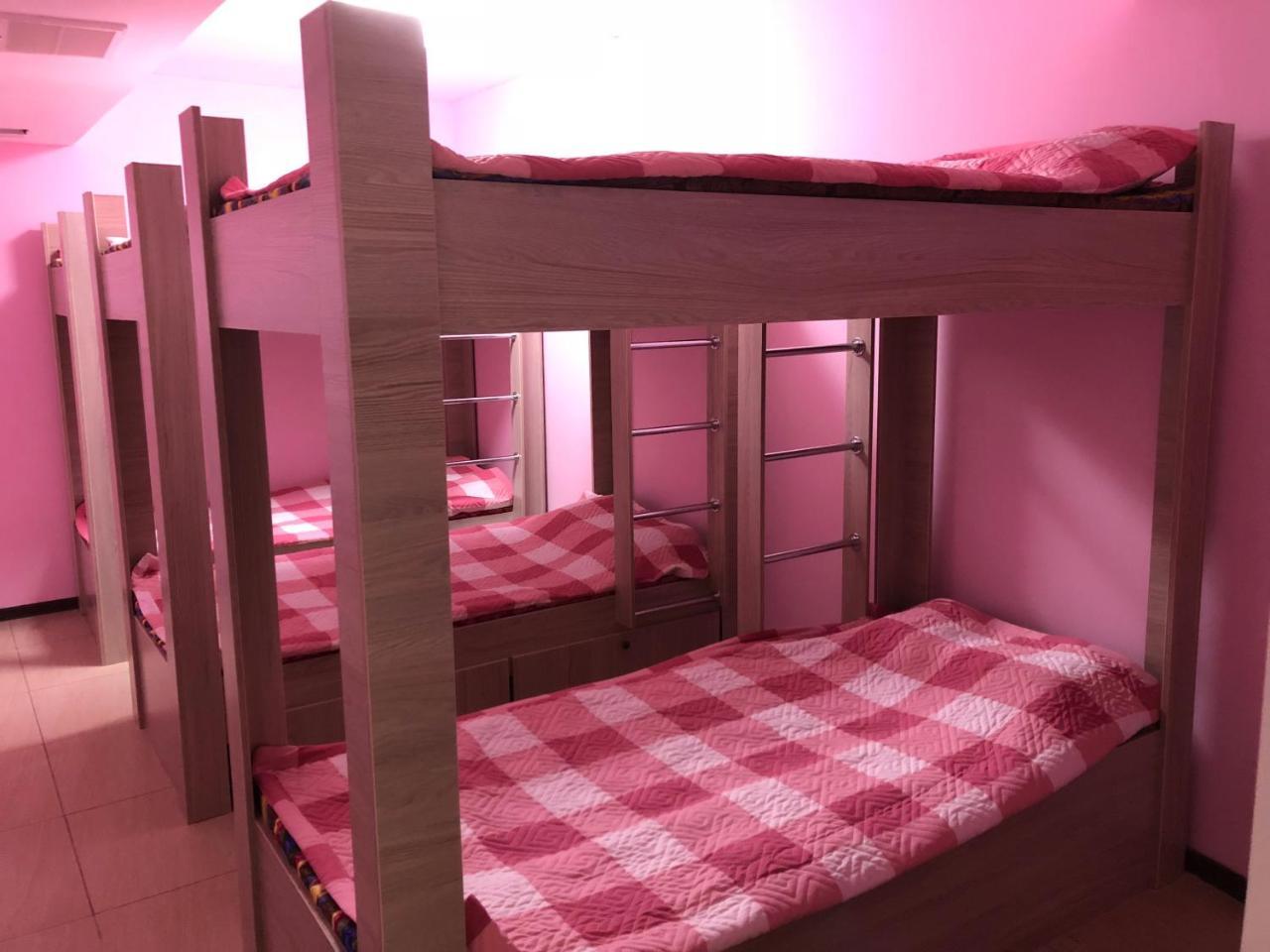 Apple City Hostel Алма Ата Екстериор снимка